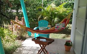 Gîte Cajou dans Domaine Tropical ventilé à Sainte-Anne